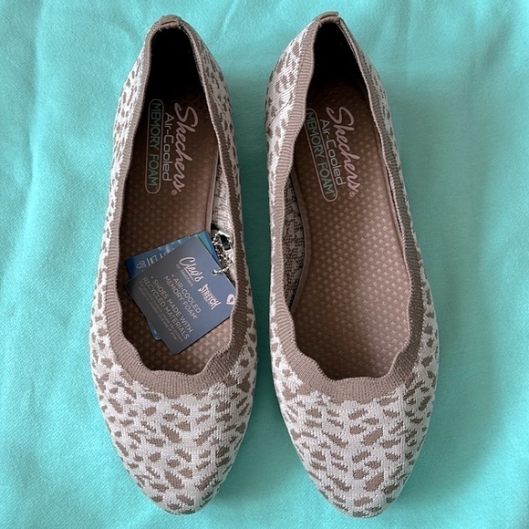 Brand New Skechers Cleo 2.0 Uninhibited Slip-On Casual Ballet Flats Mocha - Picture 3 of 16